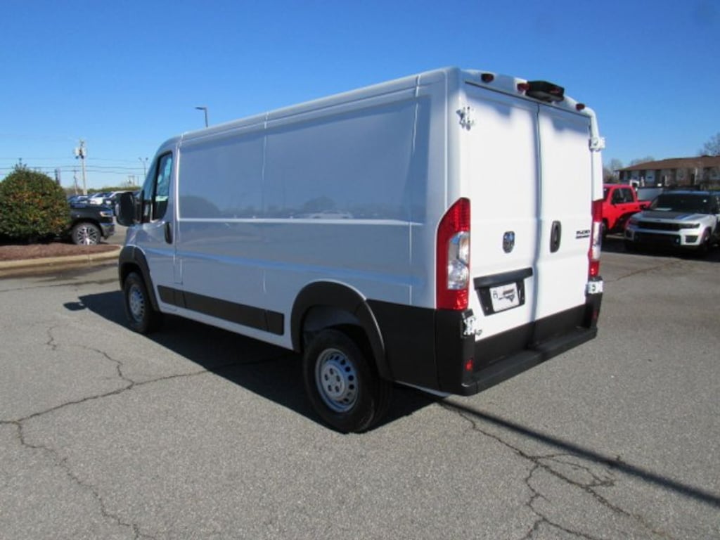 New 2025 Ram ProMaster PROMASTER 1500 TRADESMAN CARGO VAN LOW ROOF 136' W Cargo Van