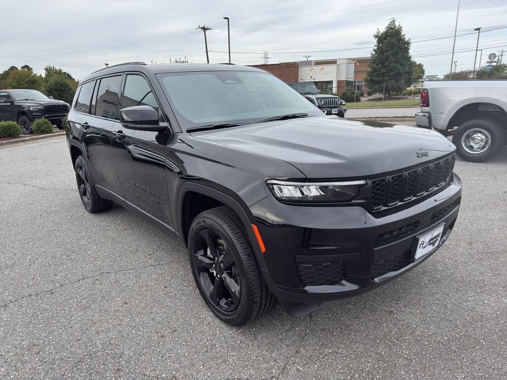 2025 Jeep Grand Cherokee L Altitude's photo