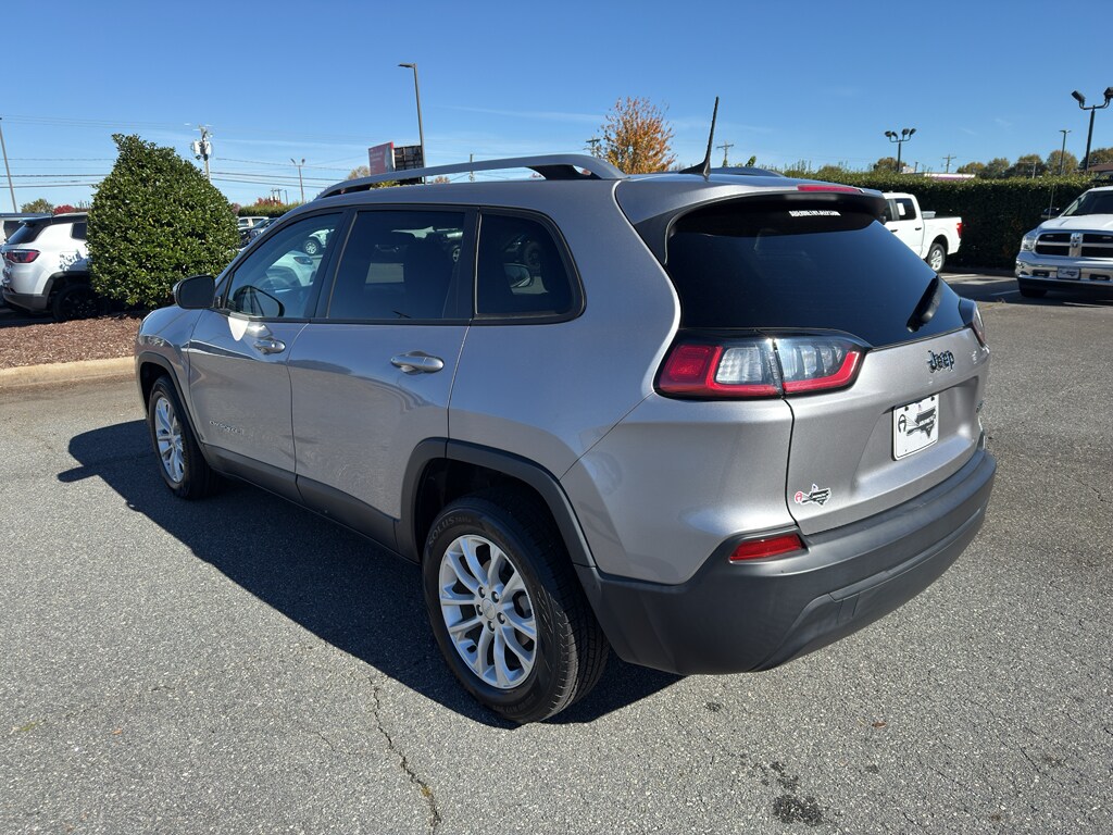 2020 Jeep Cherokee Latitude Sport photo 4