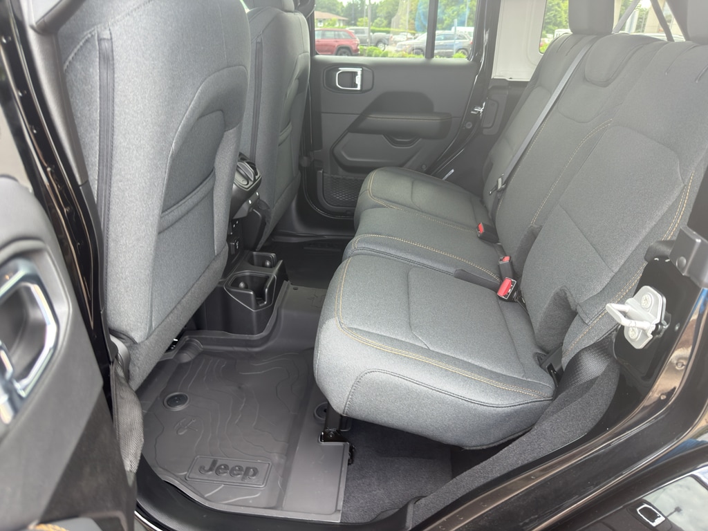 2025 Jeep Wrangler 4-Door Sahara - Photo 17