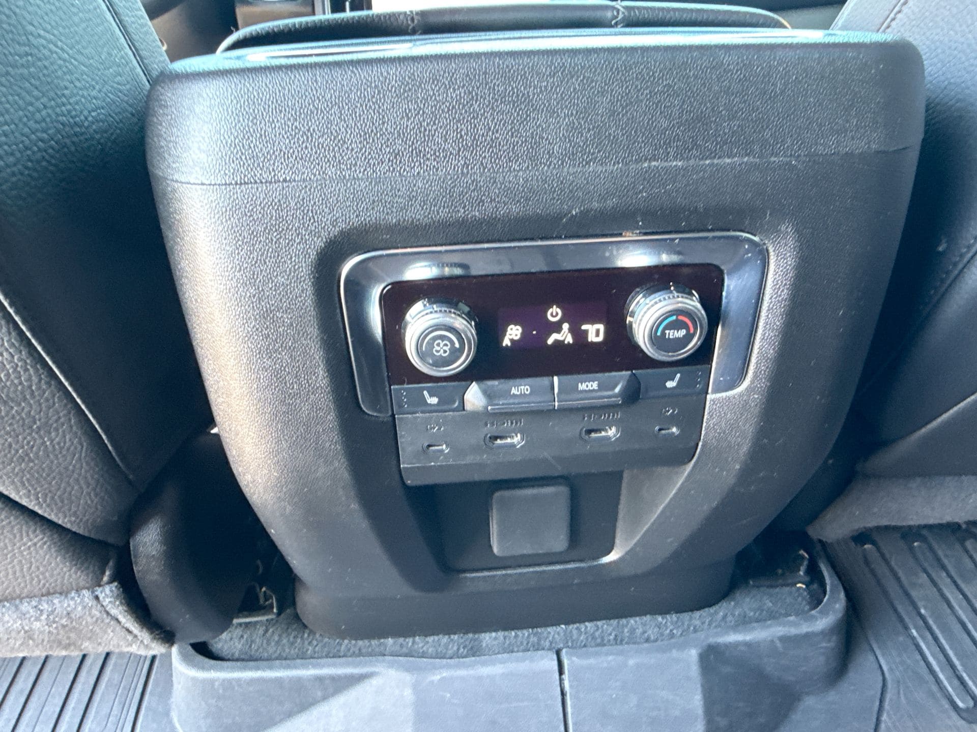 2025 GMC Yukon XL Denali - Photo 25
