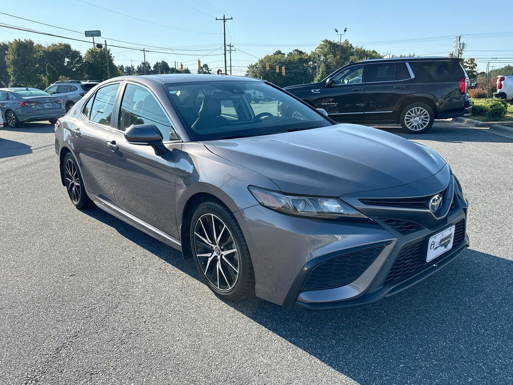 2023 Toyota Camry SE Hybrid photo 2