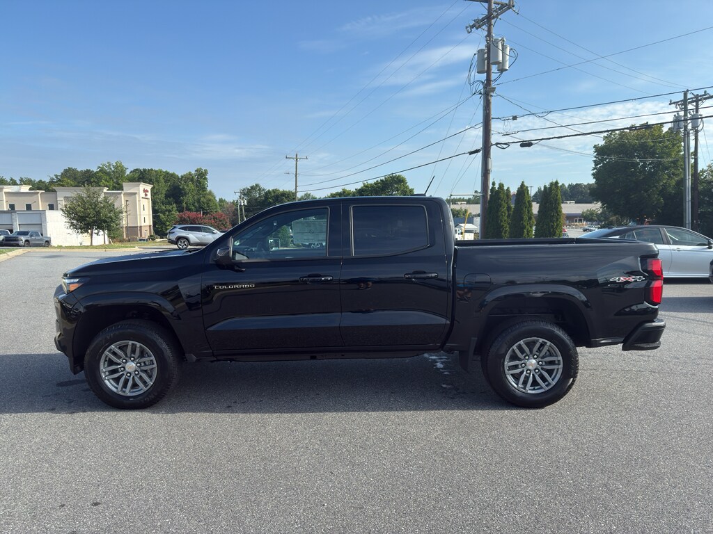 2026 Chevrolet Colorado LT photo 3