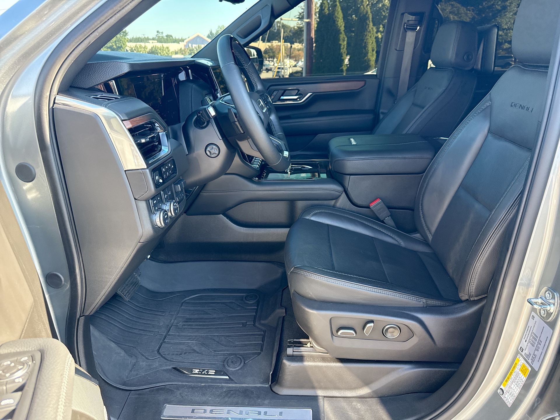2025 GMC Yukon XL Denali - Photo 21