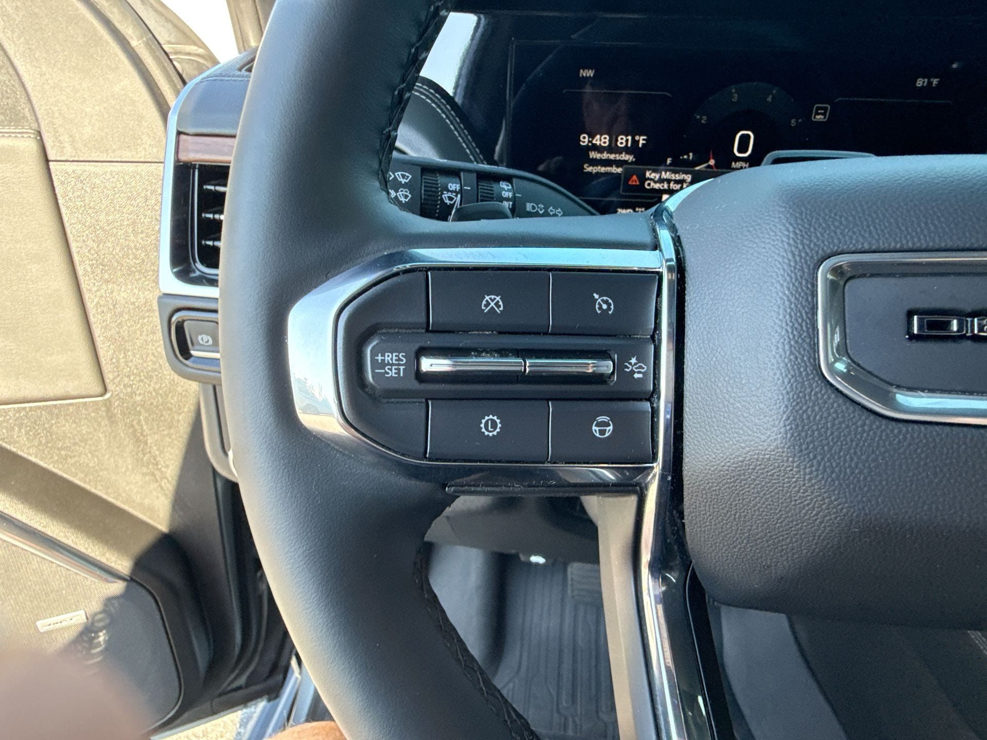 2025 GMC Yukon XL Denali - Photo 10