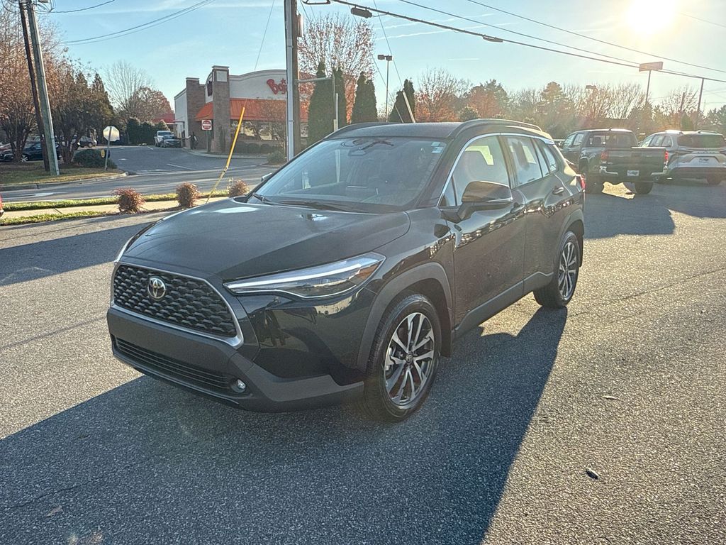2025 Toyota Corolla Cross XLE photo 2