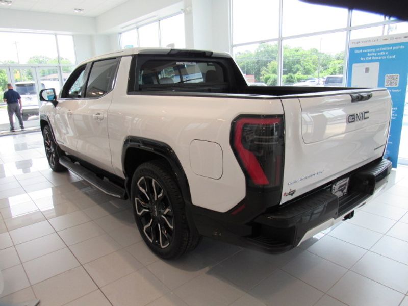 2025 Gmc Sierra EV Denali photo 3