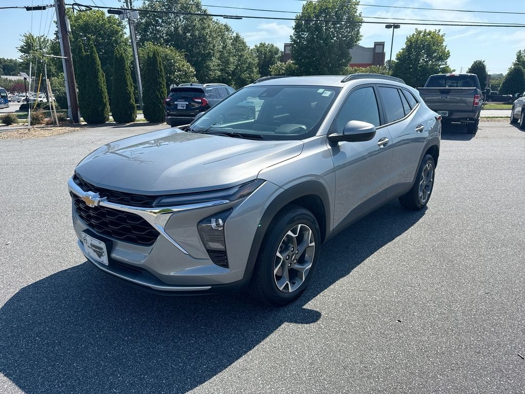 Used 2025 Chevrolet Trax LT SUV