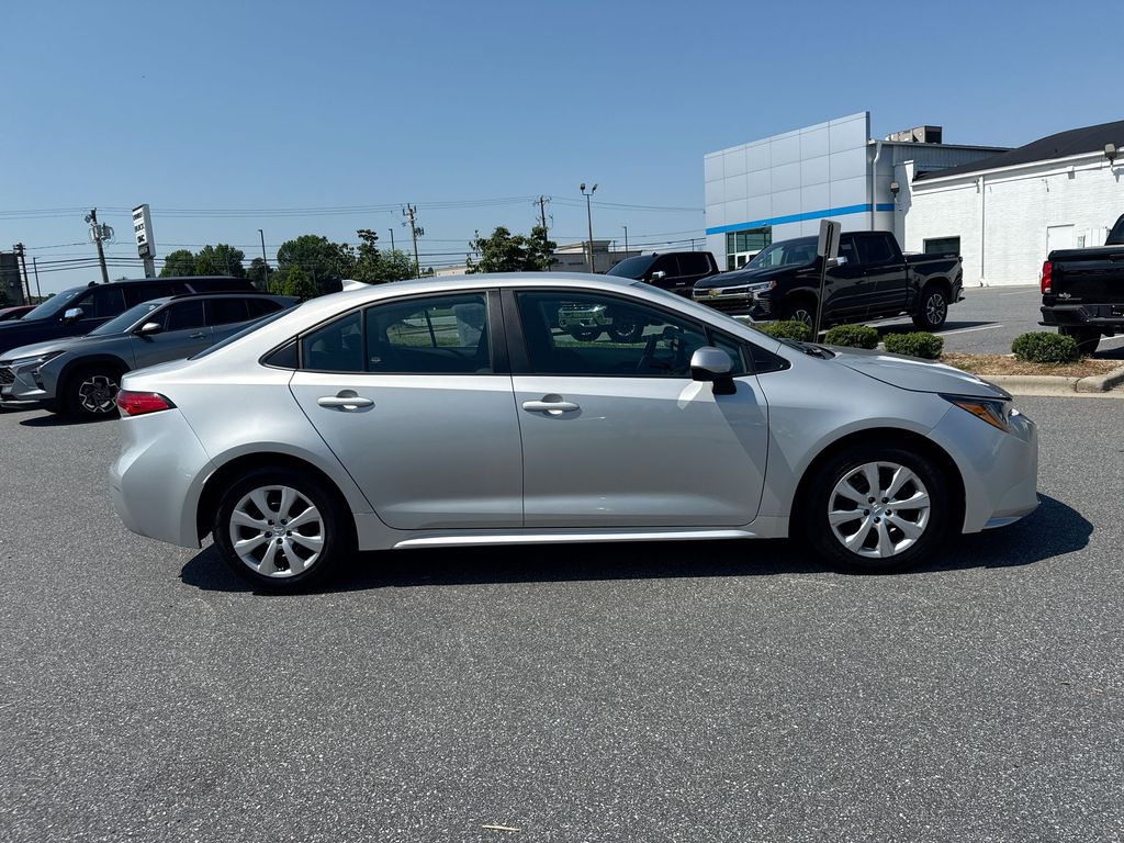 2024 Toyota Corolla LE - Photo 7