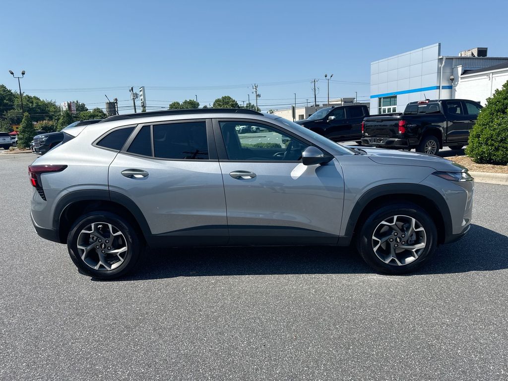 2025 Chevrolet Trax LT - Photo 7