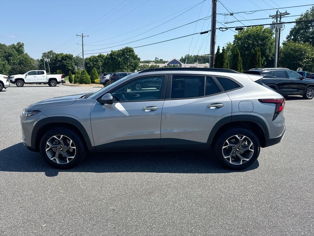 Used 2025 Chevrolet Trax LT SUV