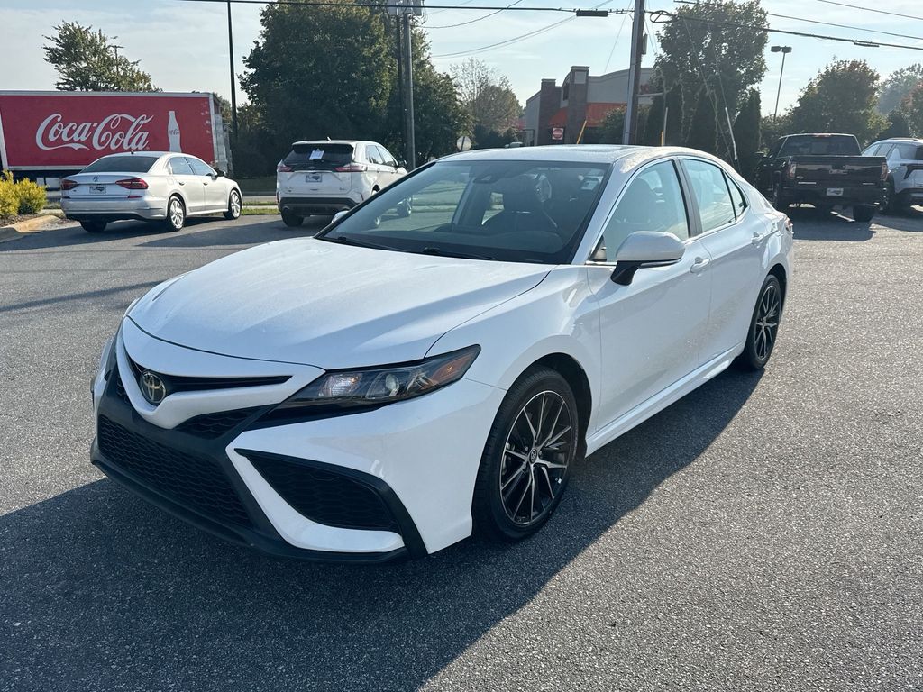 2024 Toyota Camry SE photo 3