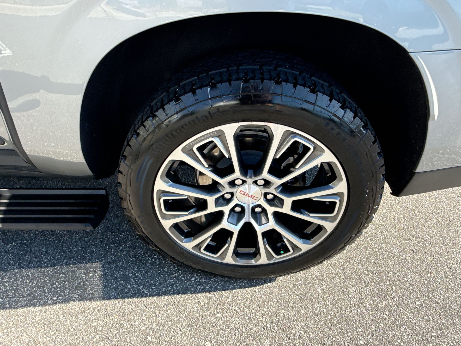 2025 GMC Yukon XL Denali - Photo 19