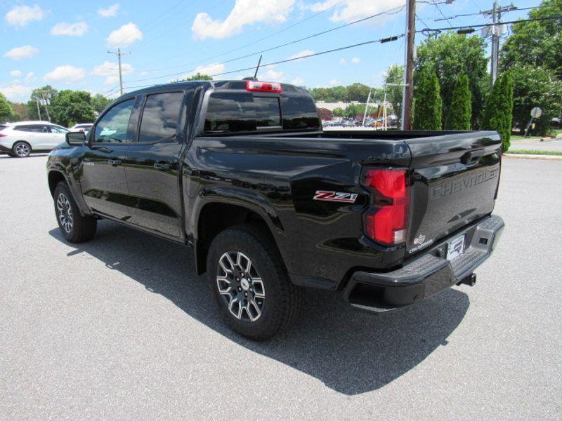 2025 Chevrolet Colorado Z71 photo 3