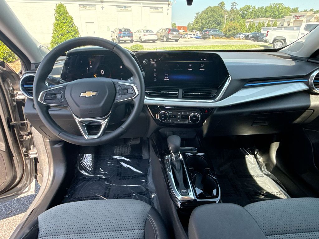 2025 Chevrolet Trax LT - Photo 23