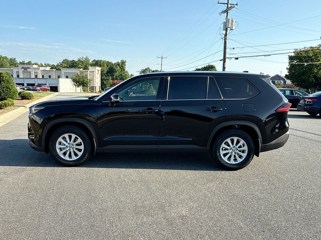2025 Toyota Grand Highlander XLE photo 4