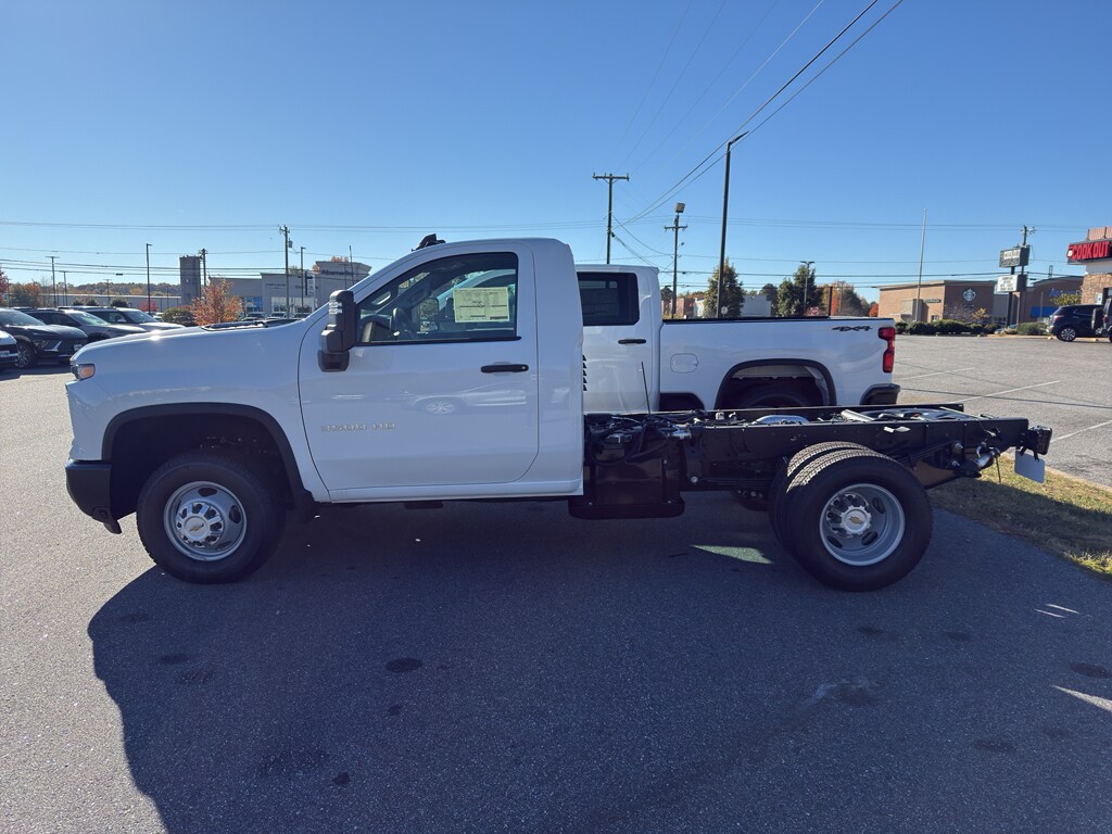 2026 Chevrolet Silverado 3500HD Work Truck photo 2
