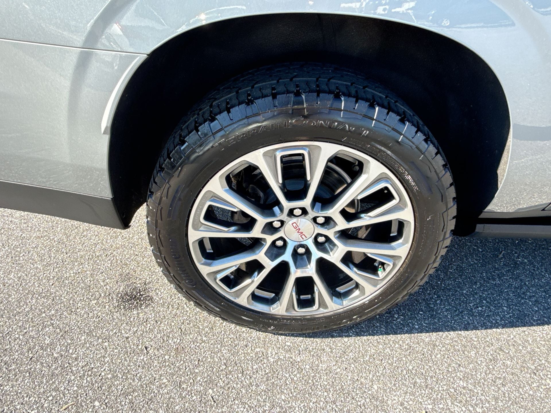 2025 GMC Yukon XL Denali - Photo 28