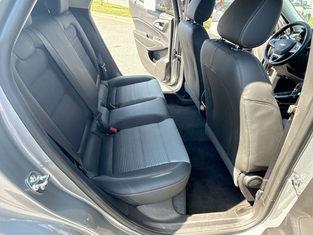 2025 Chevrolet Trax LT - Photo 19