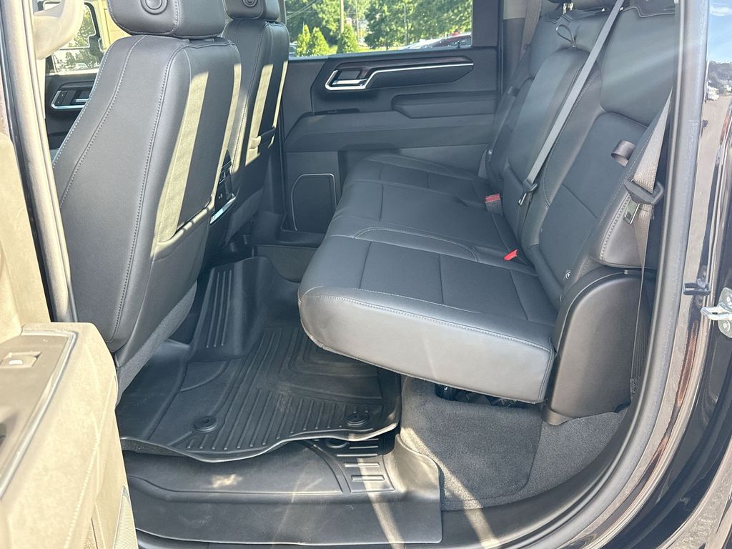 2025 GMC Sierra 2500HD SLT - Photo 16