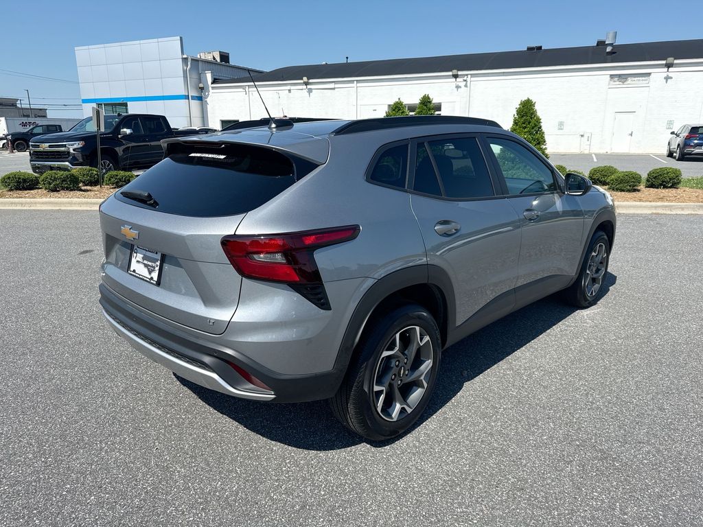 2025 Chevrolet Trax LT - Photo 6