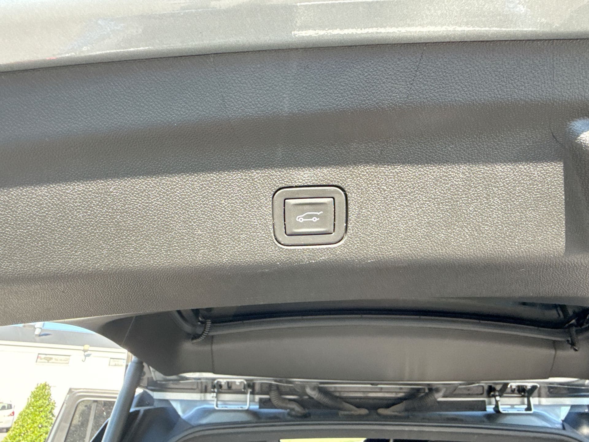 2025 GMC Yukon XL Denali - Photo 26