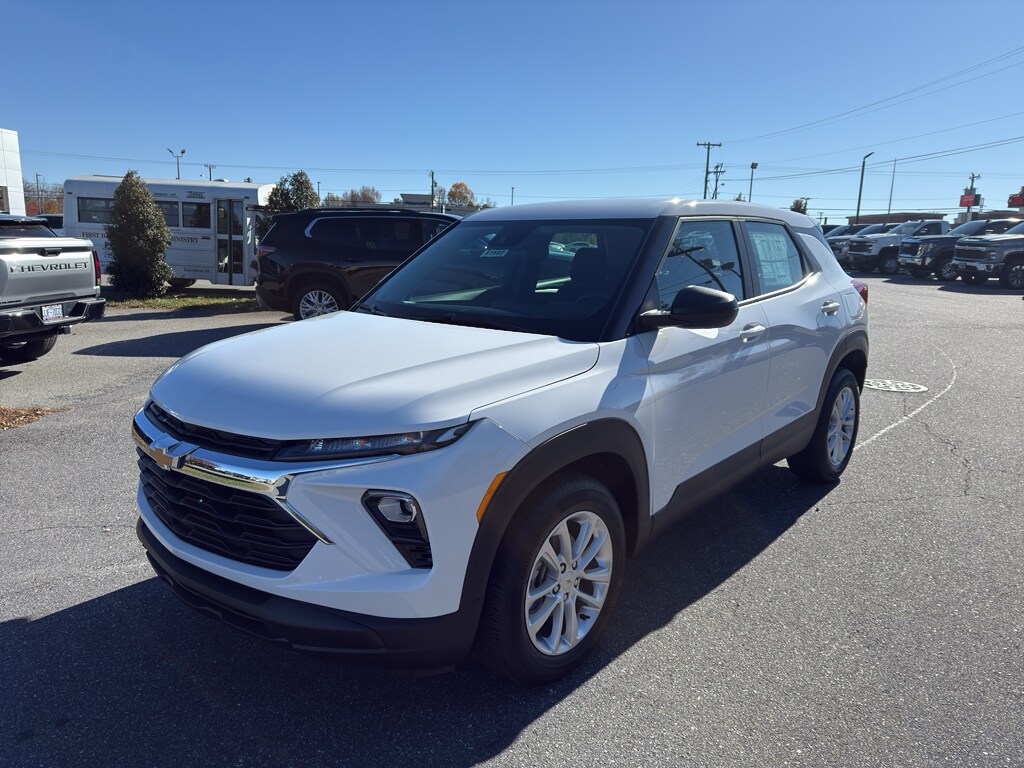 2026 Chevrolet Trailblazer LS photo 2