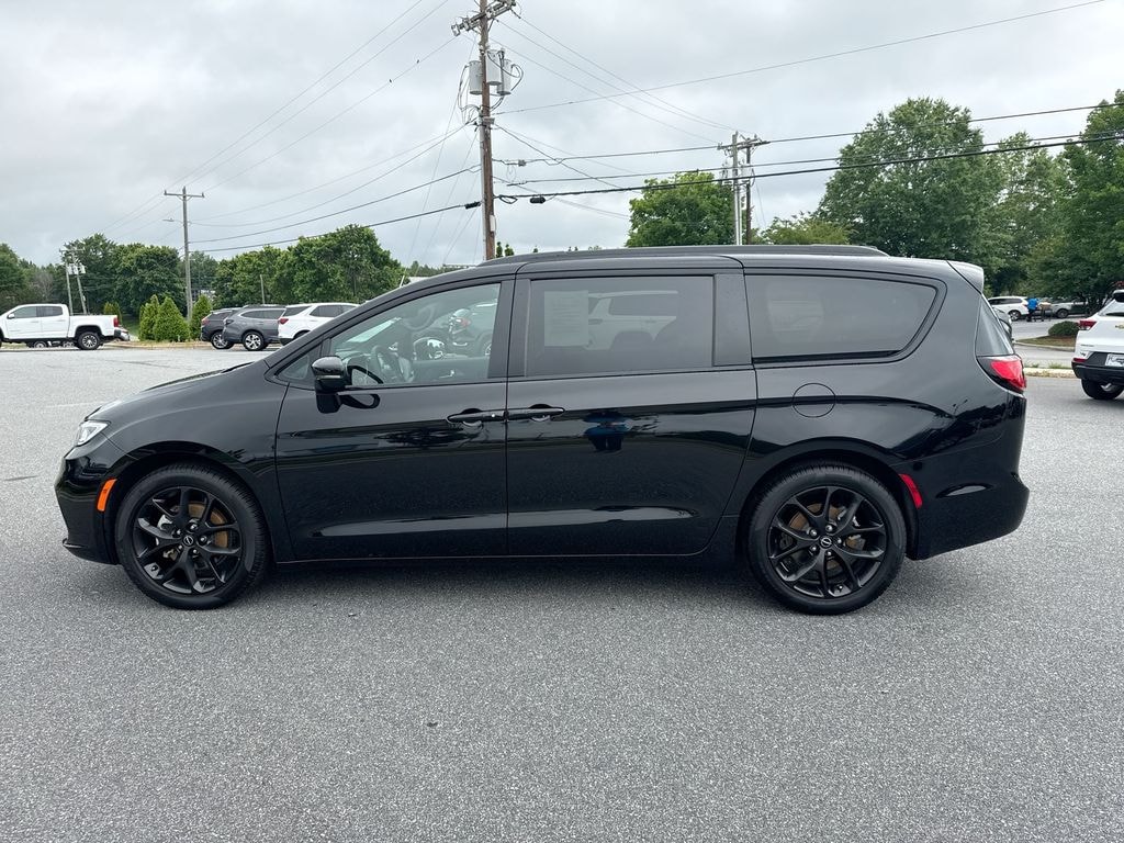 Used 2026 Chrysler Pacifica Select Minivan