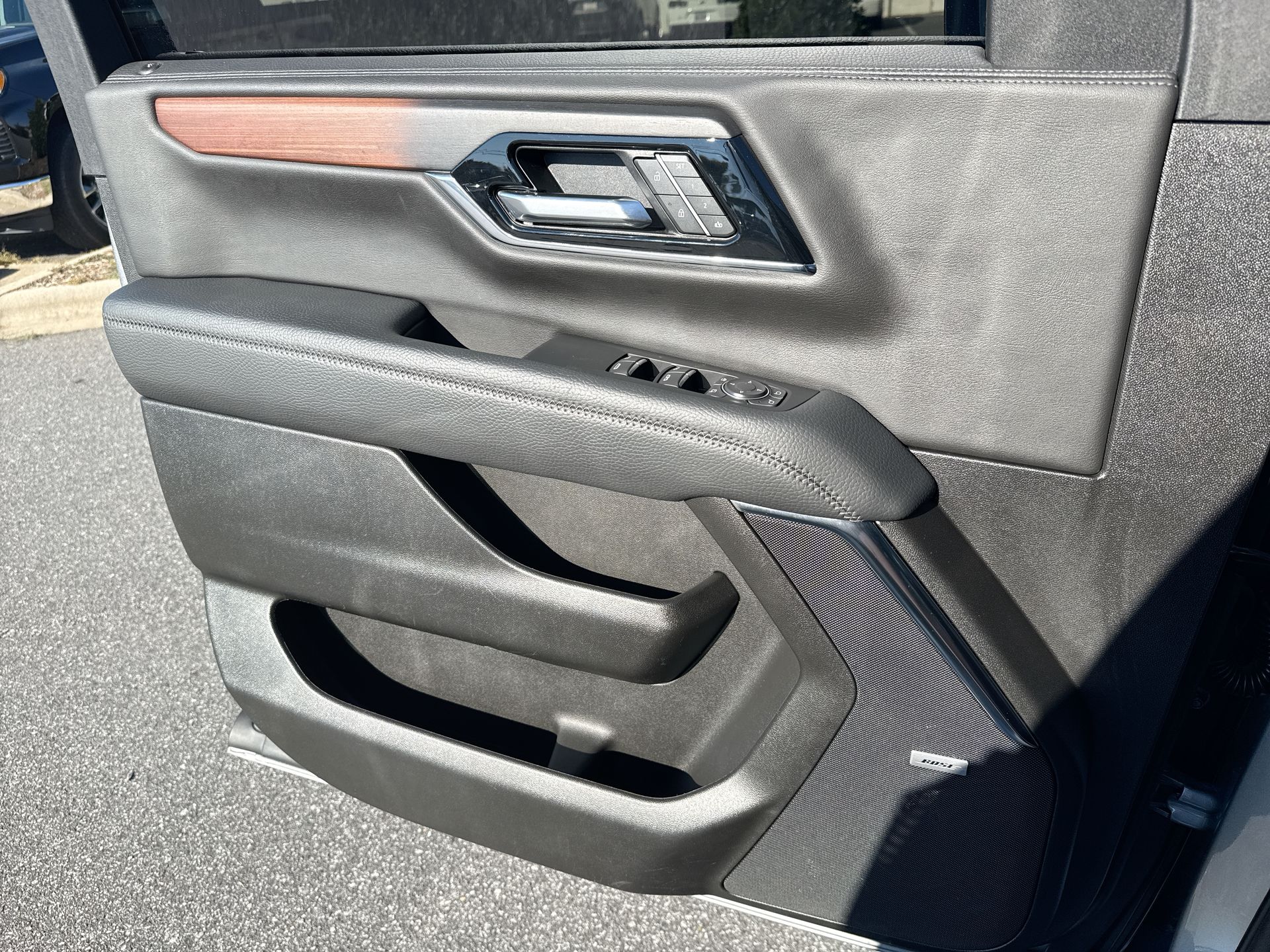 2025 GMC Yukon XL Denali - Photo 17