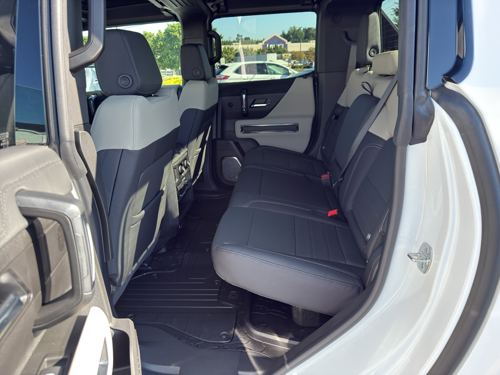 2026 GMC HUMMER EV 2X - Photo 18