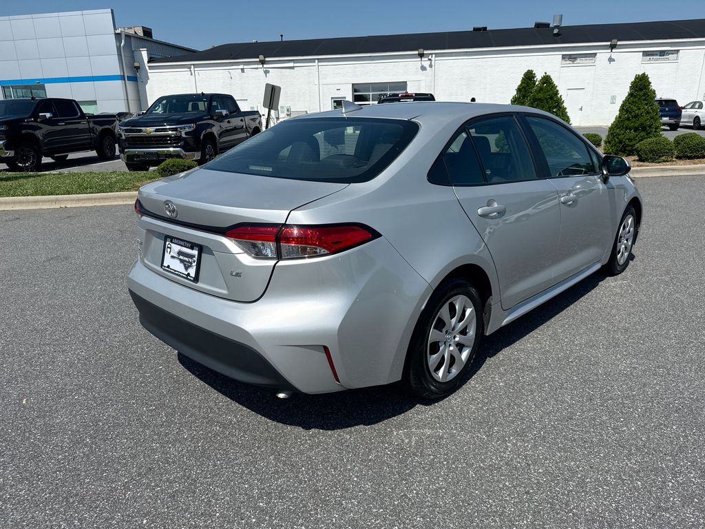 2024 Toyota Corolla LE - Photo 6