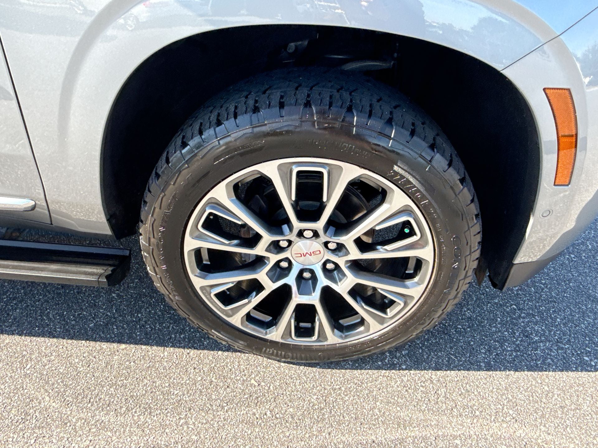 2025 GMC Yukon XL Denali - Photo 34