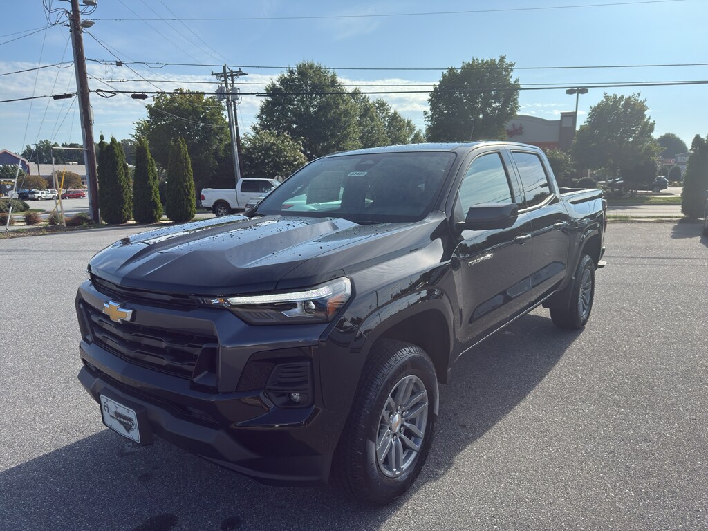 2026 Chevrolet Colorado LT photo 2
