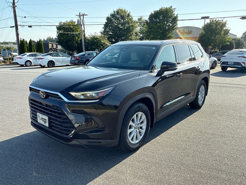 2025 Toyota Grand Highlander XLE photo 3