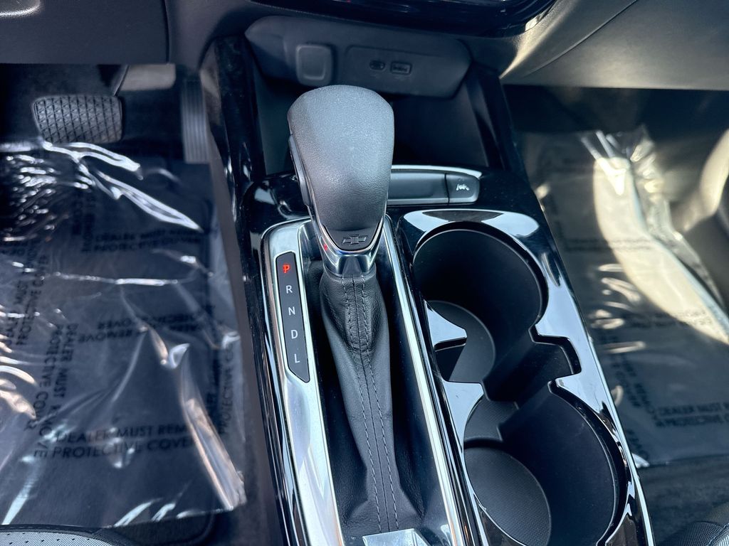 2025 Chevrolet Trax LT - Photo 17