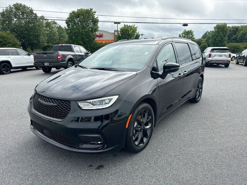 Used 2026 Chrysler Pacifica Select Minivan