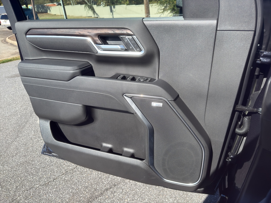 2026 GMC Sierra 2500HD SLT - Photo 9