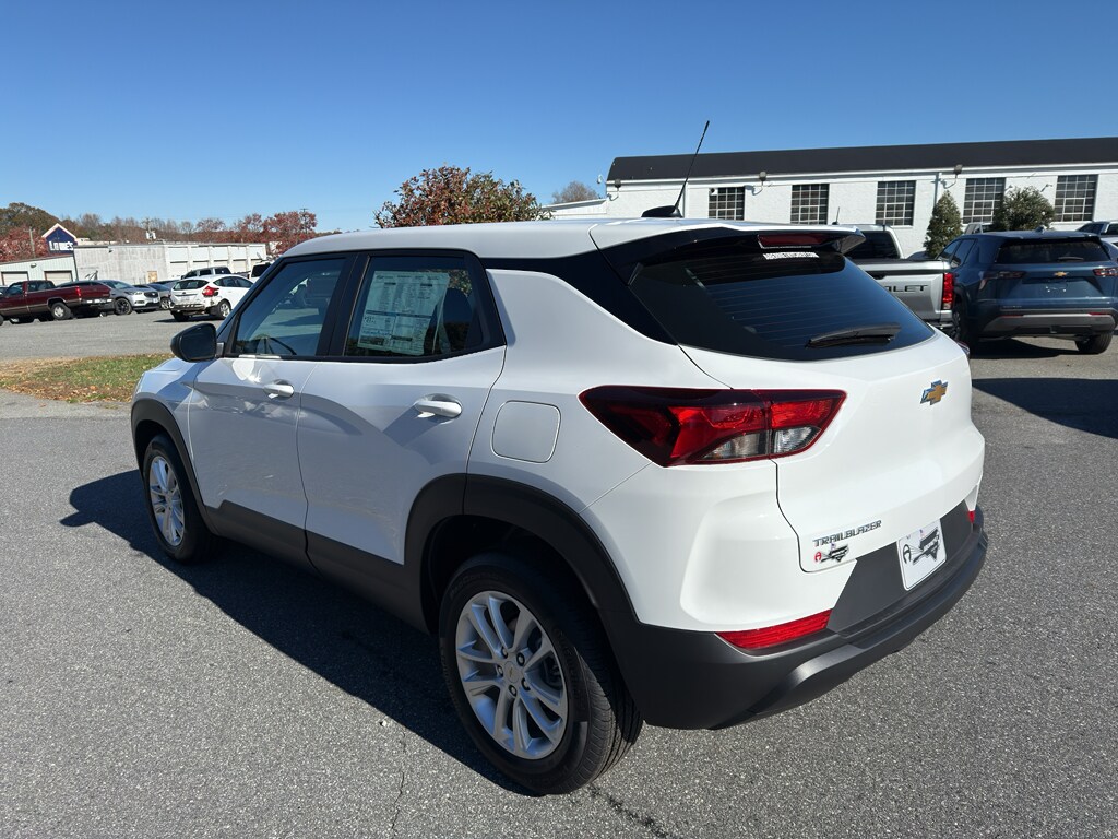 2026 Chevrolet Trailblazer LS photo 4