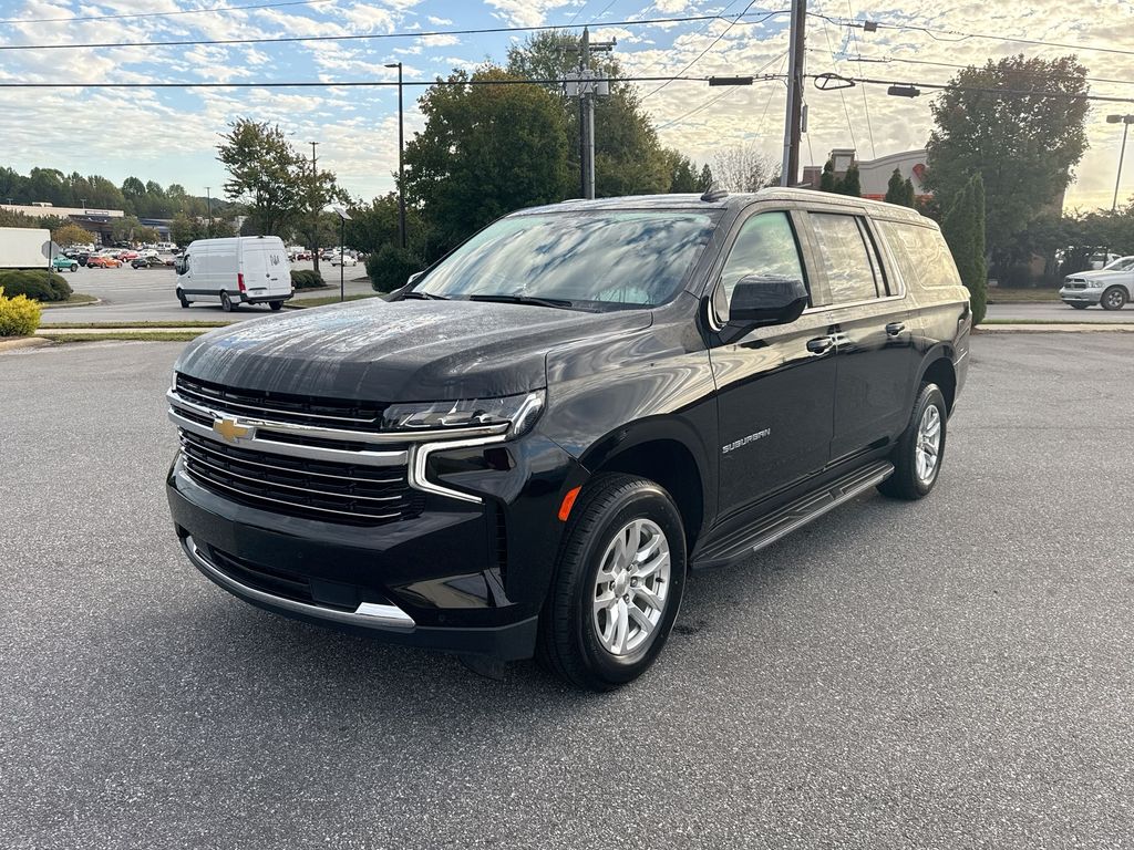 2024 Chevrolet Suburban LT photo 2