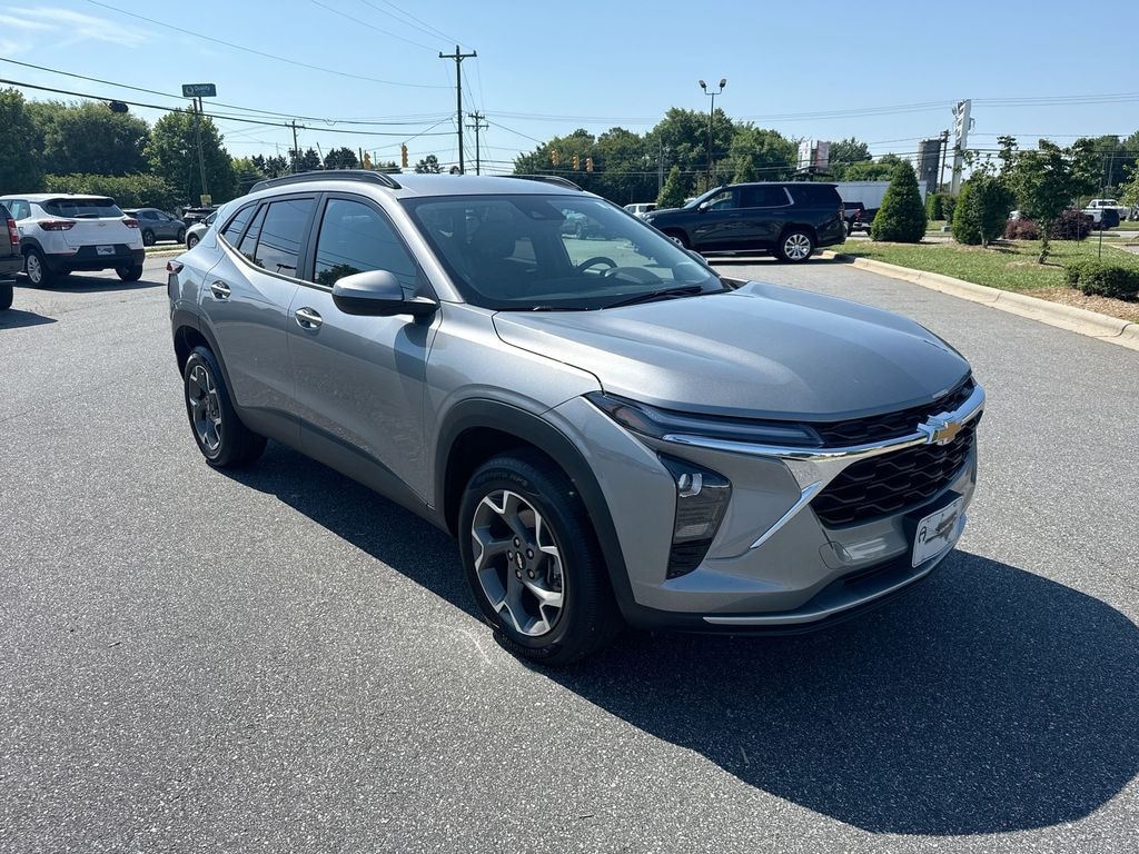 Used 2025 Chevrolet Trax LT SUV