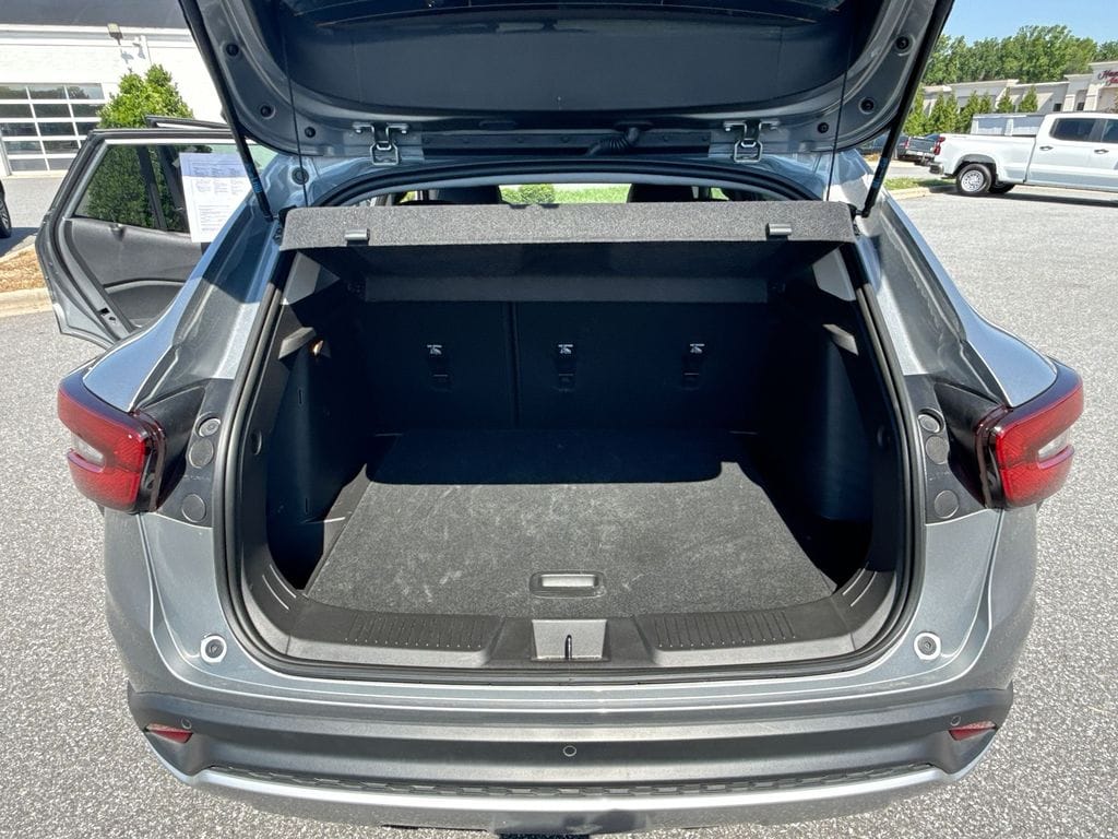 2025 Chevrolet Trax LT - Photo 32