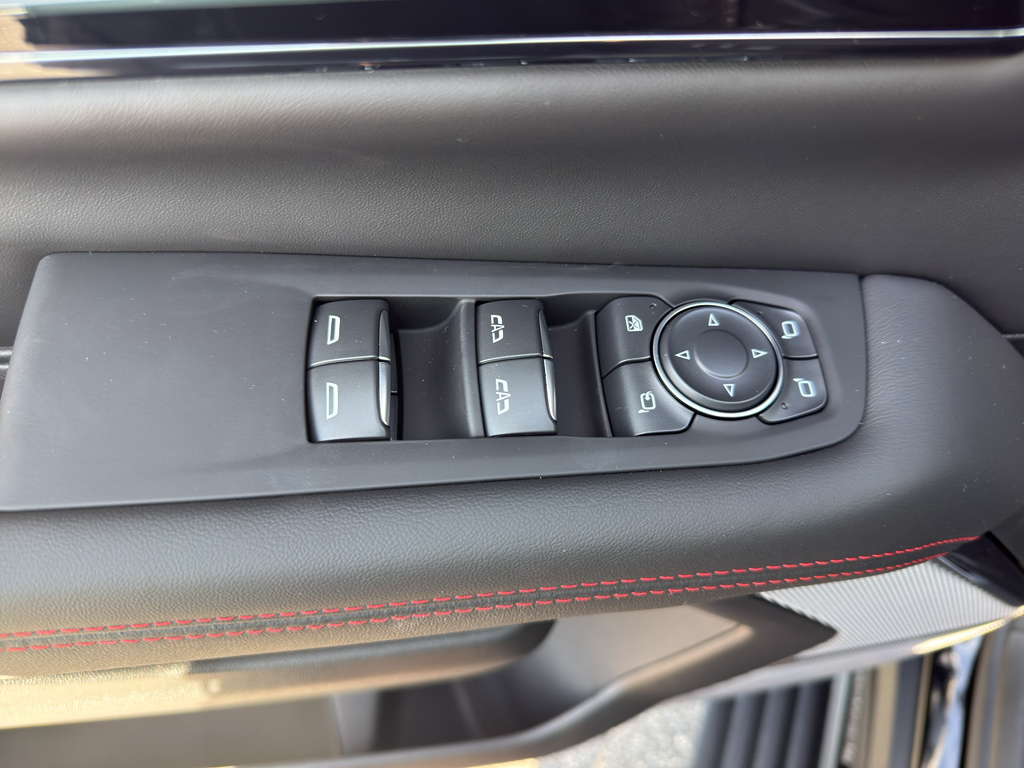 2026 GMC Yukon AT4 Ultimate - Photo 7