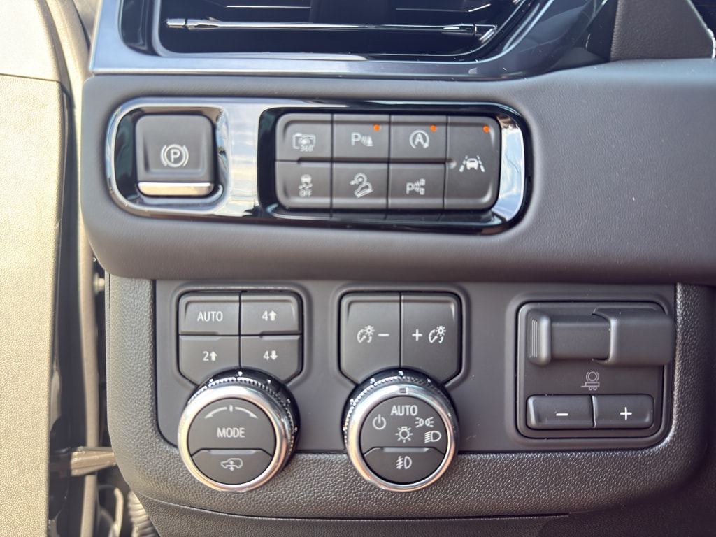 2026 GMC Yukon AT4 Ultimate - Photo 16