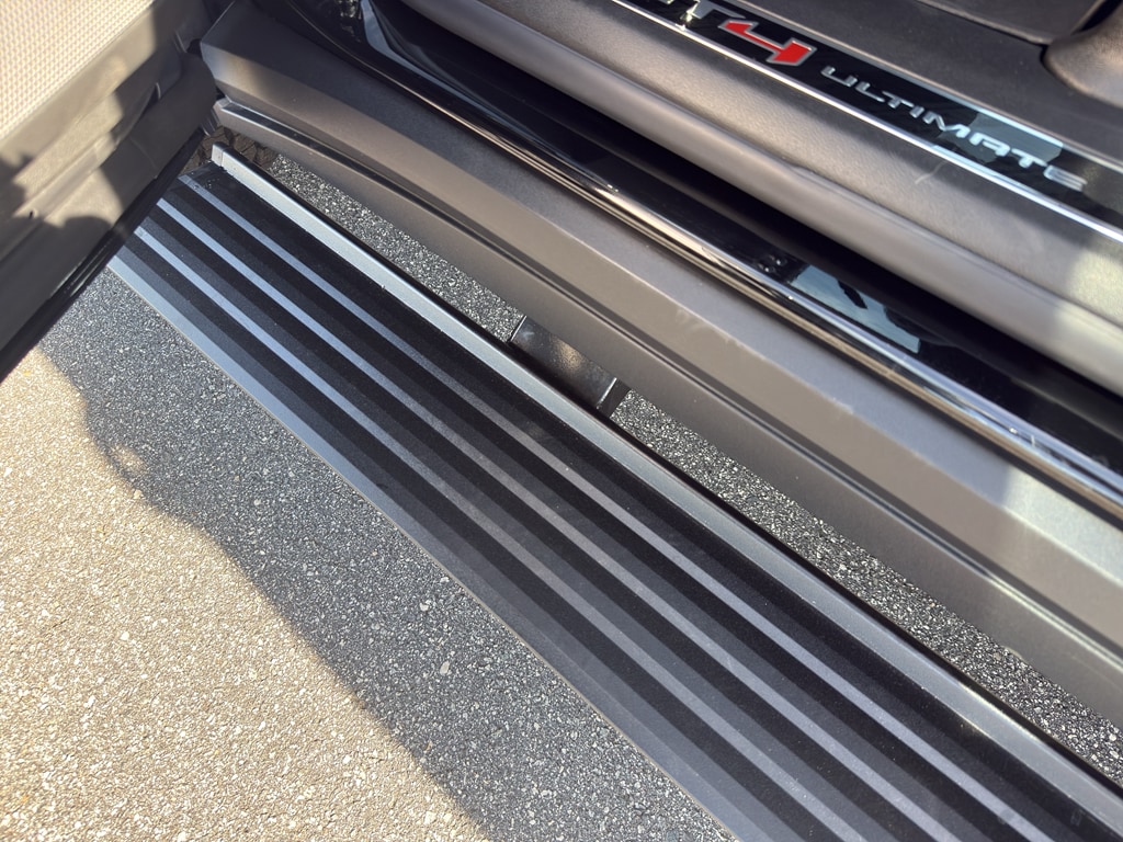 2026 GMC Yukon AT4 Ultimate - Photo 9