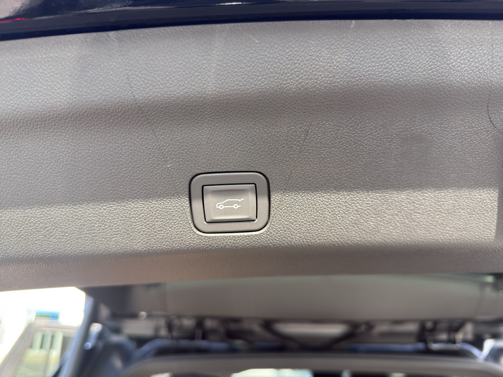 2026 GMC Yukon AT4 Ultimate - Photo 23