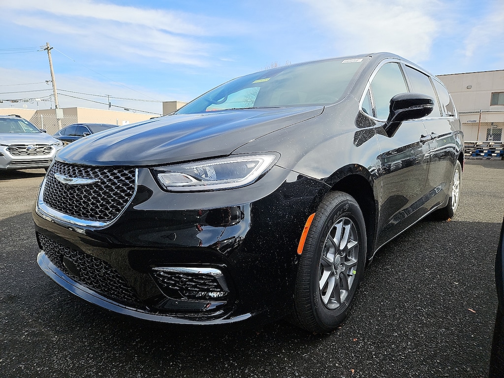 New 2026 Chrysler Pacifica Select Passenger Van
