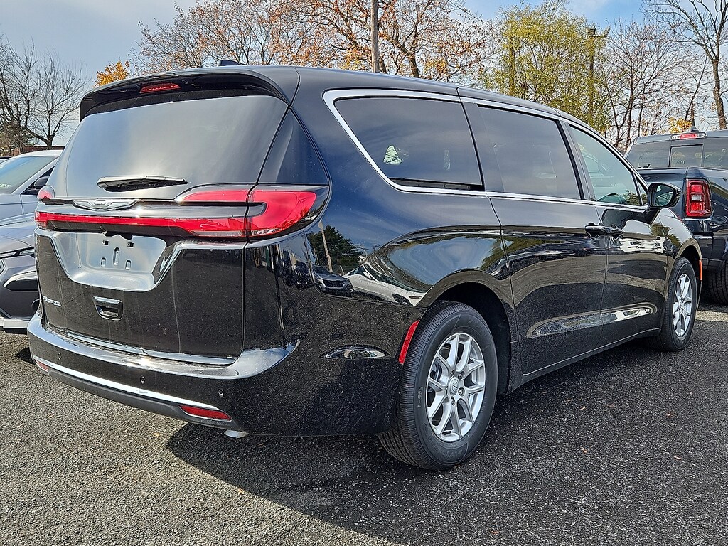 New 2026 Chrysler Pacifica Select Passenger Van