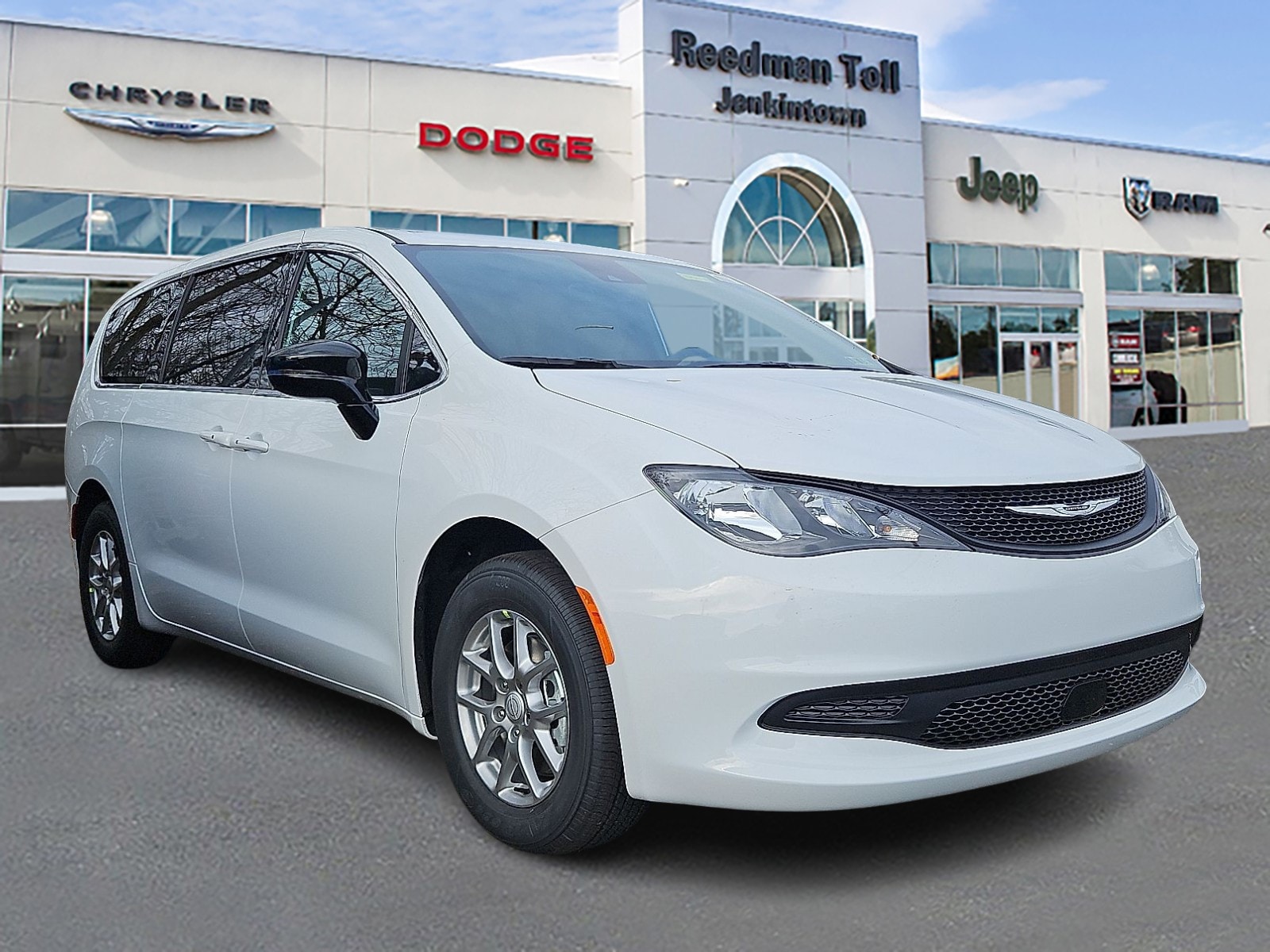 2026 Chrysler Voyager LX's photo