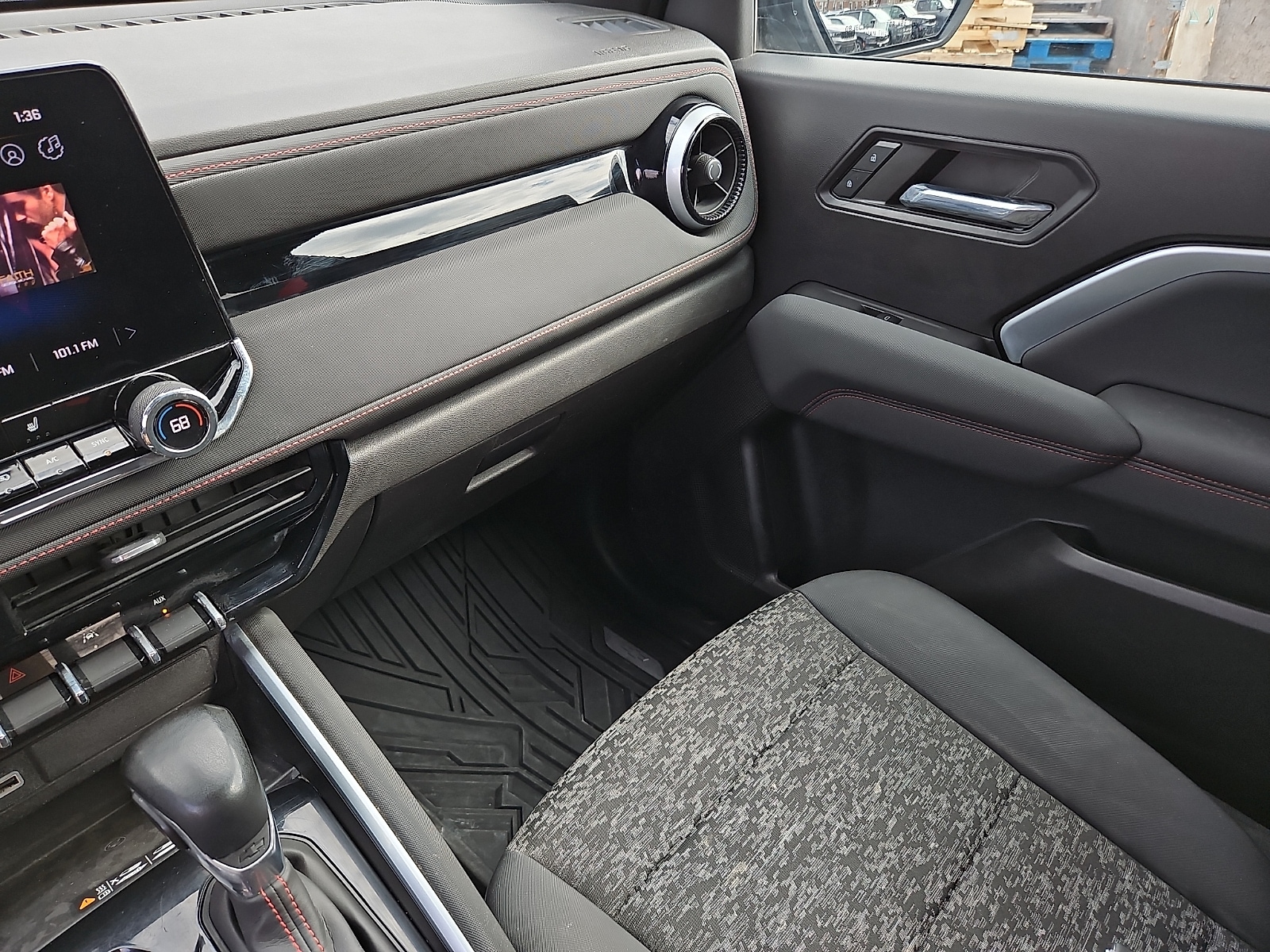 2023 Chevrolet Colorado Z71 - Photo 25