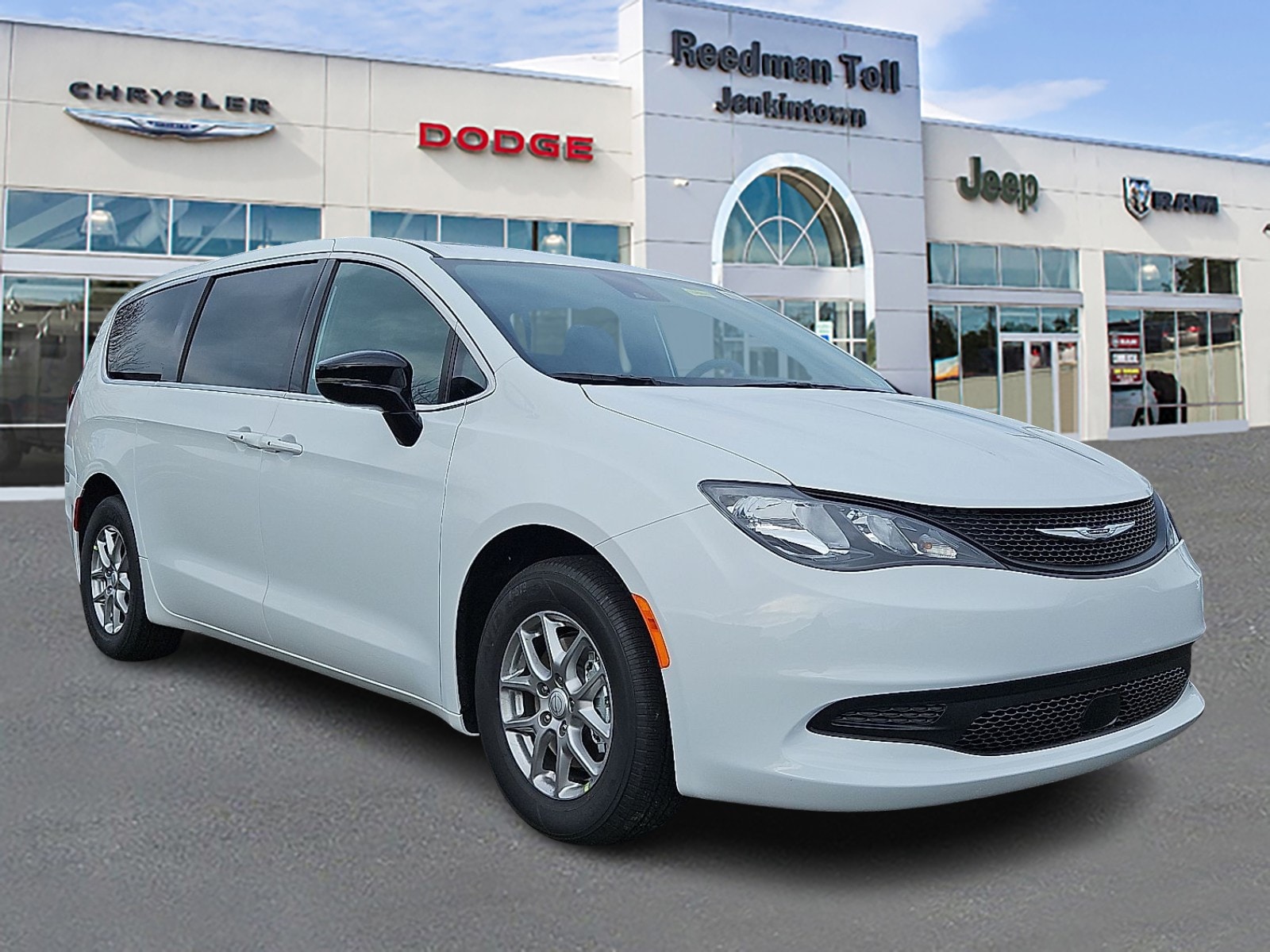 2026 Chrysler Voyager LX's photo